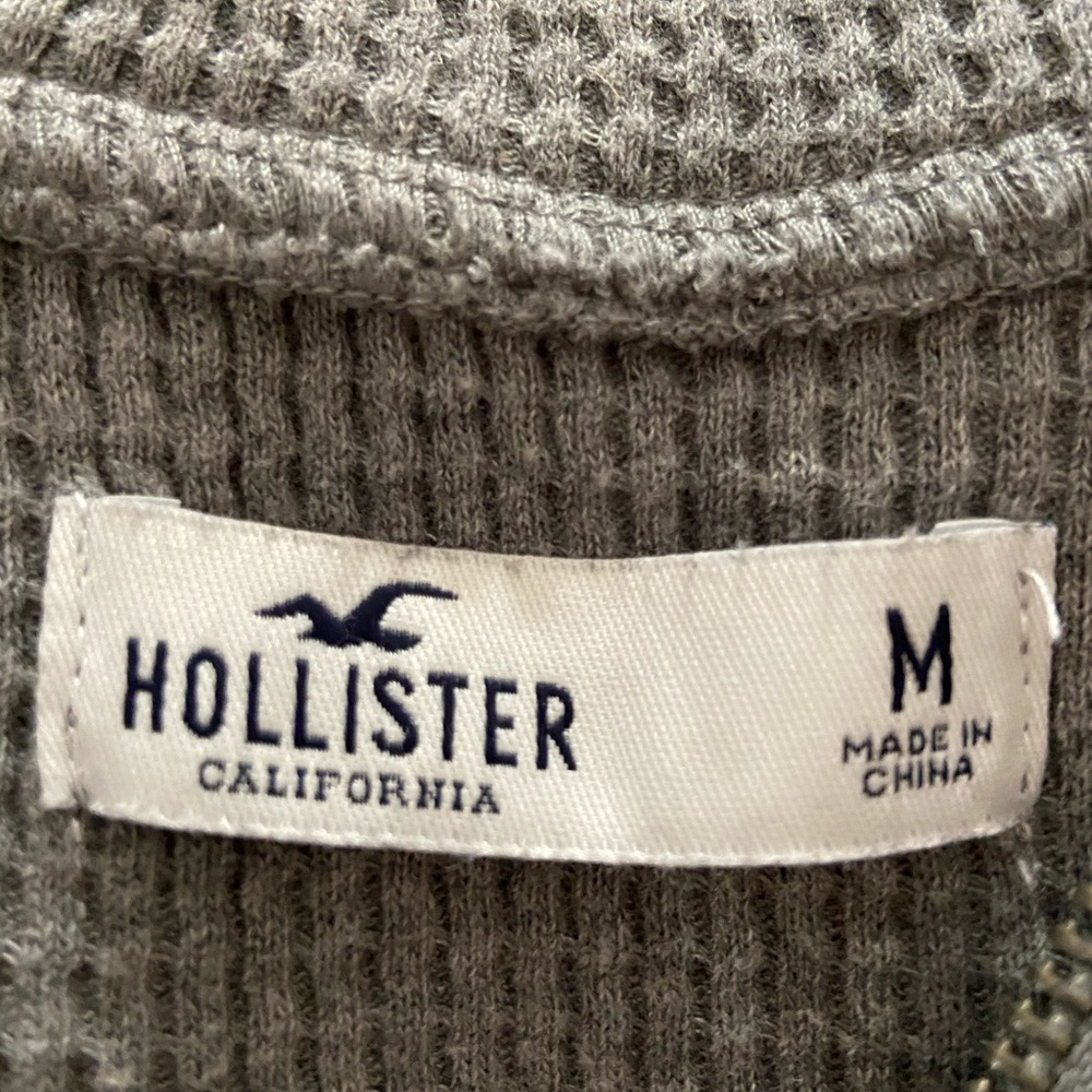 EUC | Hollister | Gray Quarter Zip Long Sleeve - Picture 4 of 4